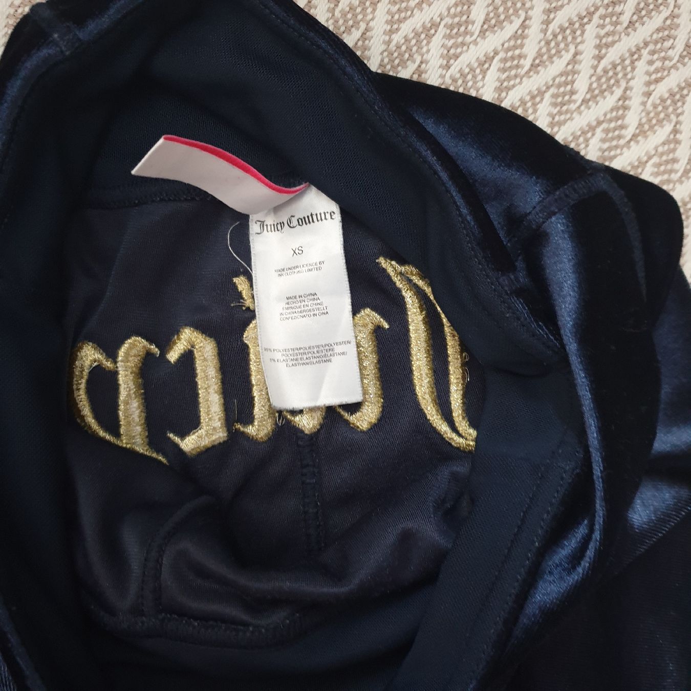 Juicy Couture Tops: Juicy Couture, Samt 2 Teiler  – D'occasion à Frenkendorf par Moon111 5
