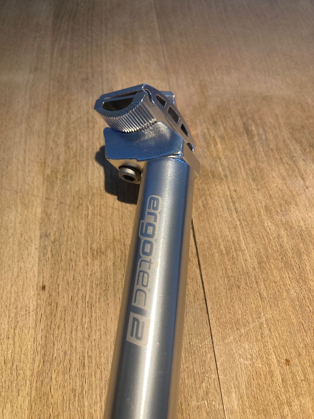 Pezzi di ricambio: Sattelstütze Ergotec 2 / 26mm /silber – Usato da Wallisellen venduto da HorstTennenbaum 2