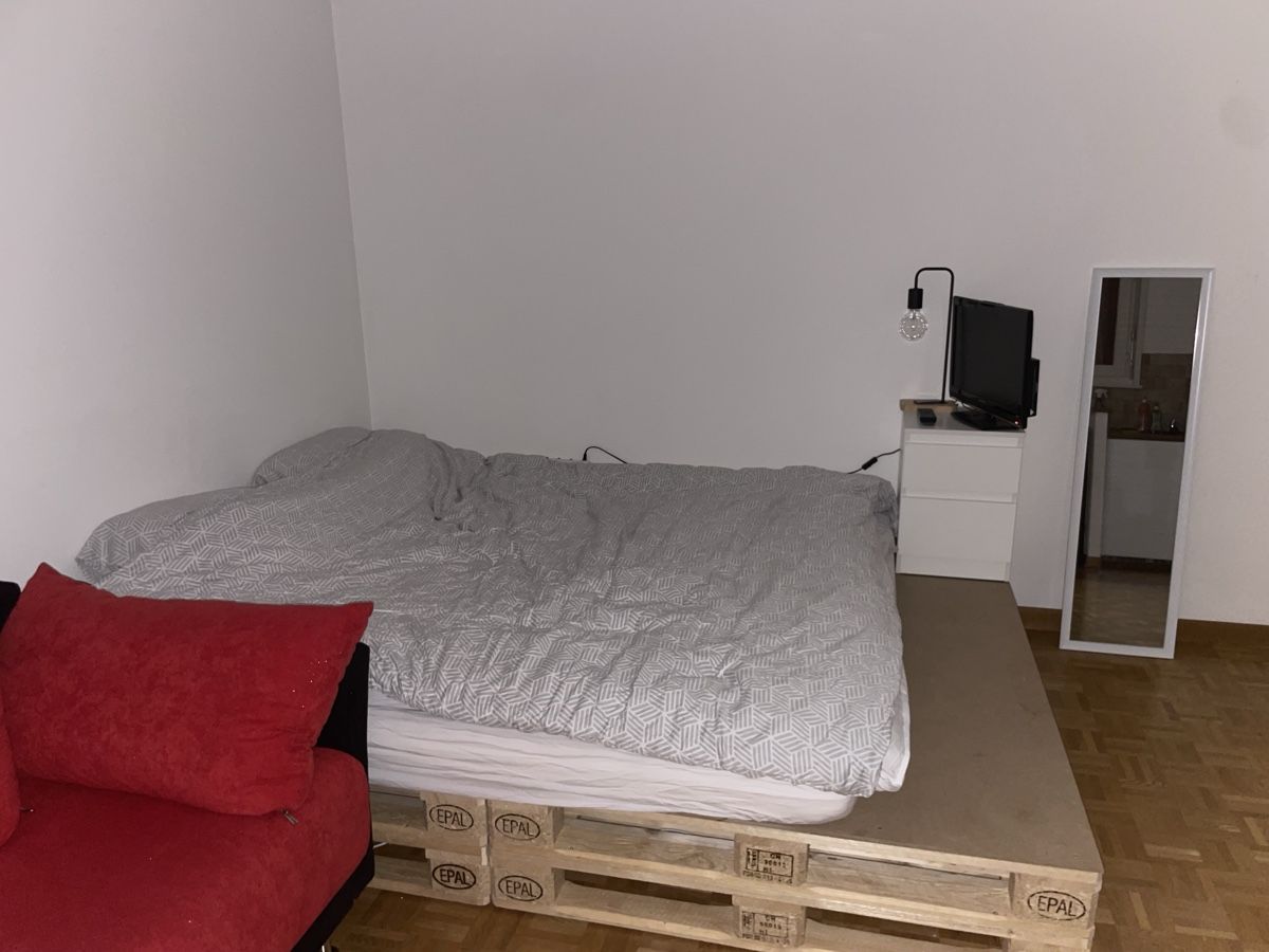 Letti: Lit double en palette avec matelas  – Usato da La Tour-de-Peilz venduto da Doriane.sch 1