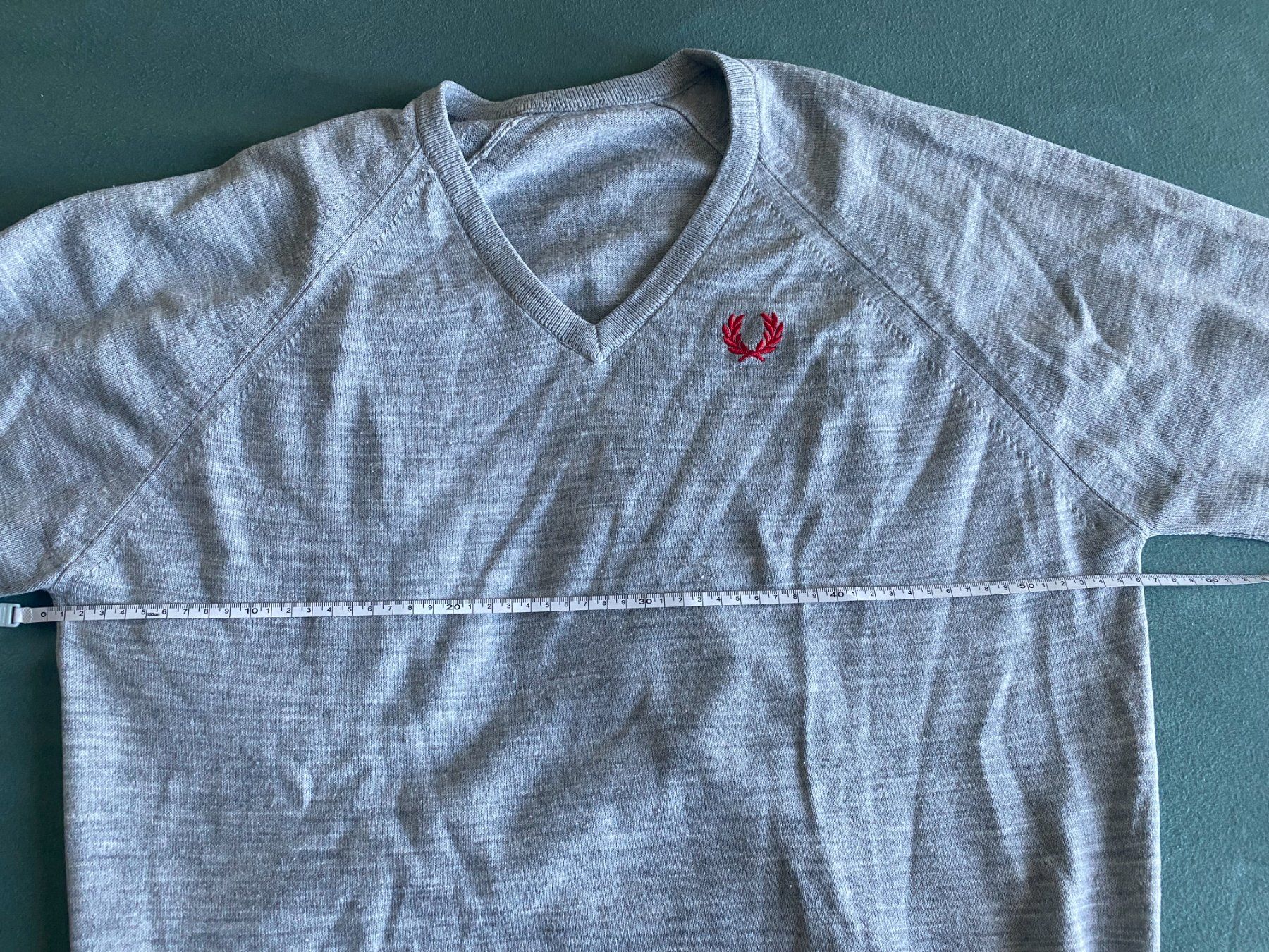 Fred Perry Maglioni & Felpe: Vintage Fred Perry Pullover, grau, V-Ausschnitt, Gr. XL – Usato da Gümligen venduto da Primeselection 2