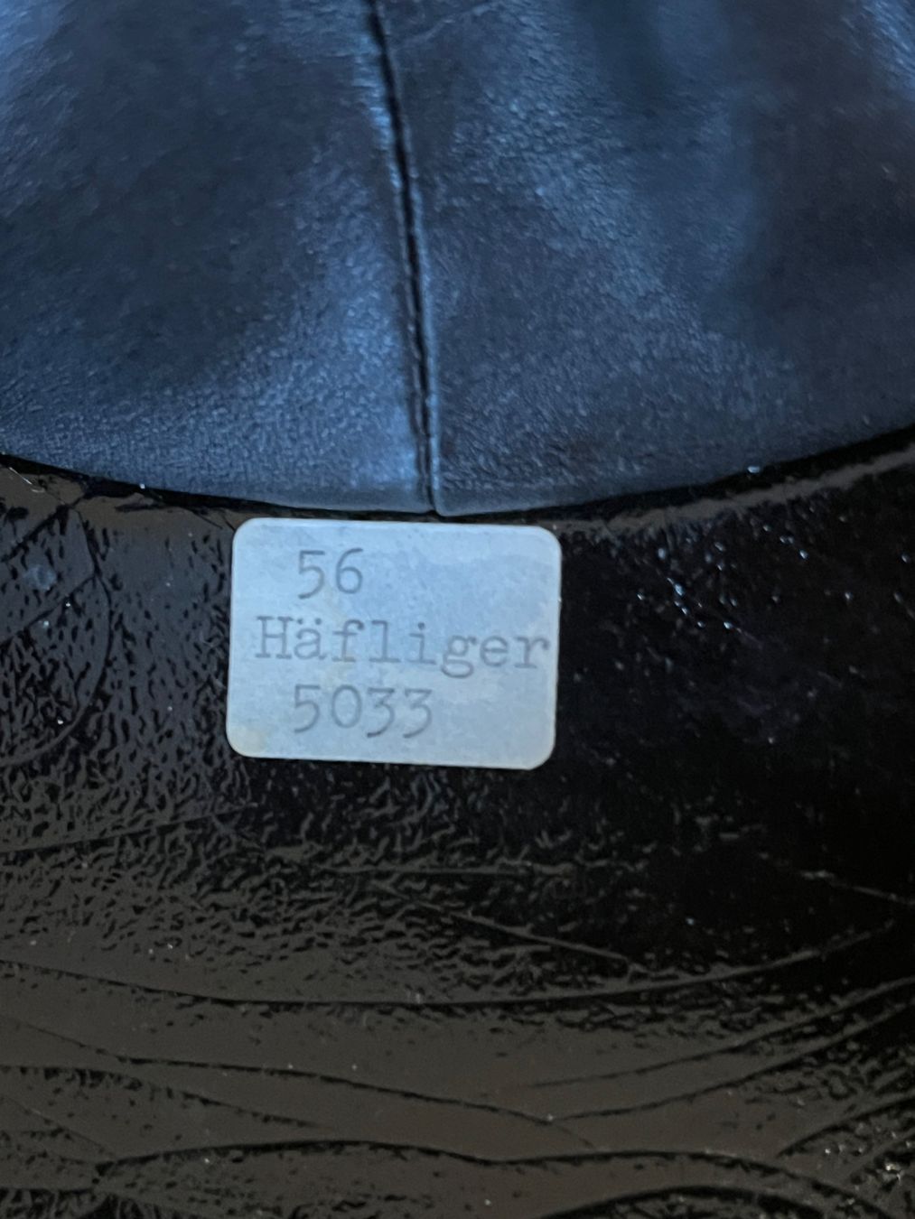 Uniformi: Stadtpolizei Zürich Helm/Bobby – Usato da Flaach venduto da Blauefreiheit 1