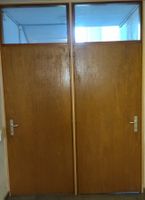 Porta in legno con finestra fissa