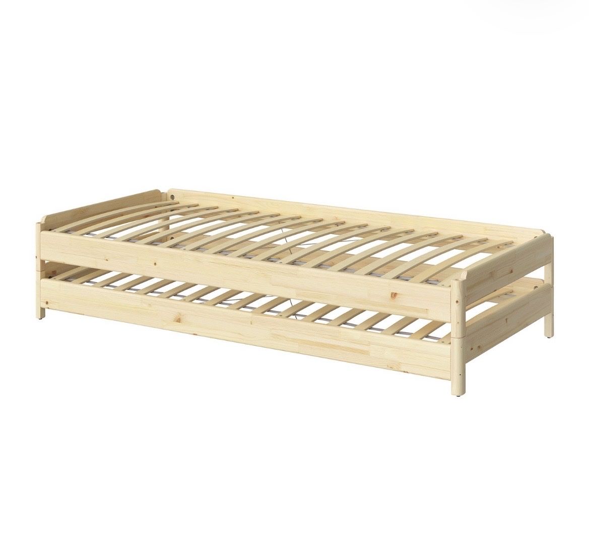 Letti: Stackable bed pine 80x200cm like new – Usato da Egg b. Zürich venduto da EZ7 1