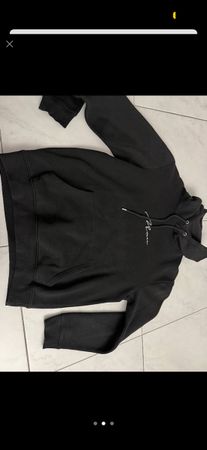 Schwarzer Kapuzenpulli Grösse M von MAN — Perfekt für den He