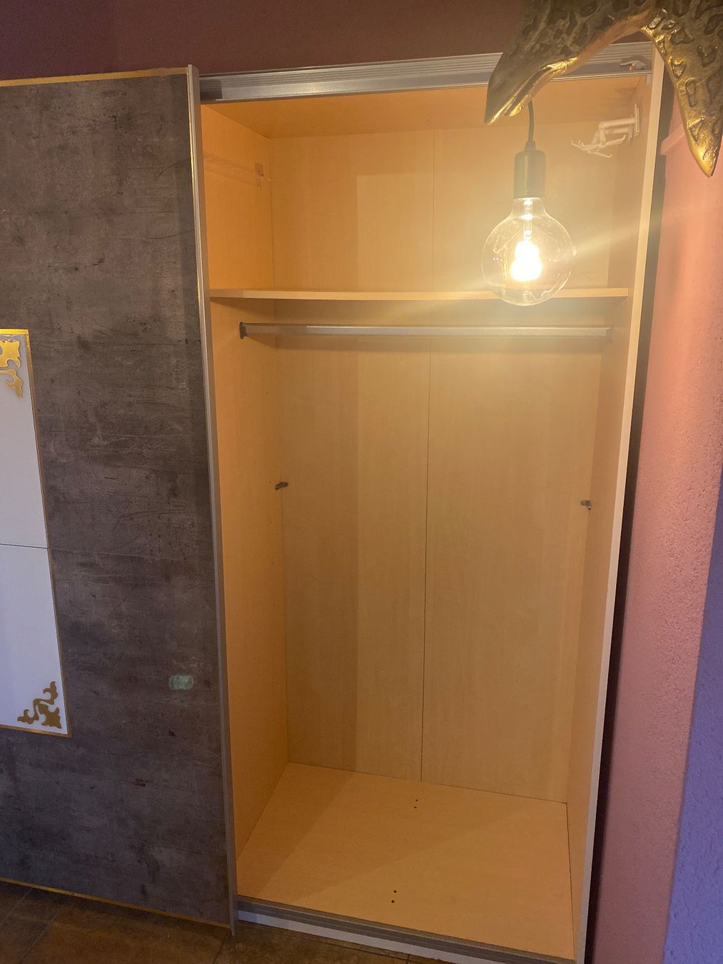 Armoires: Schwebetürschrank Goldverziert – D'occasion à Wolfwil par ISAsShop 3