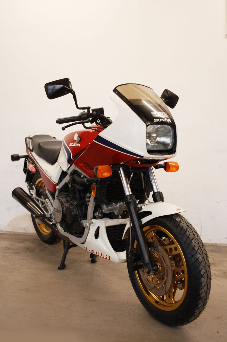 Honda Route: Honda VF 750 F – D'occasion à Däniken SO par km87