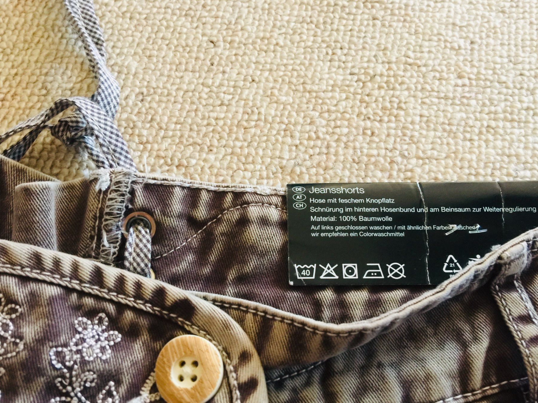 Jeans: Neu Kurz Jean Hosen. – Nuovo e nell'imballaggio originale da NEUENEGG venduto da Antikfrau 4