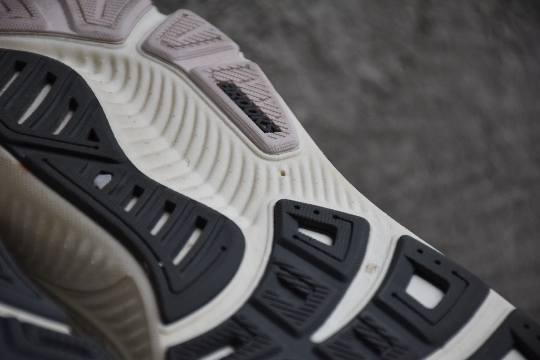 Brooks Scarpe da donna: Brooks Ghost 17 Damen Gr. 40 – Usato da Thun venduto da jan_8tz2 7