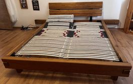 Massivholz Eichendoppelbett mit Glas Nachttische 