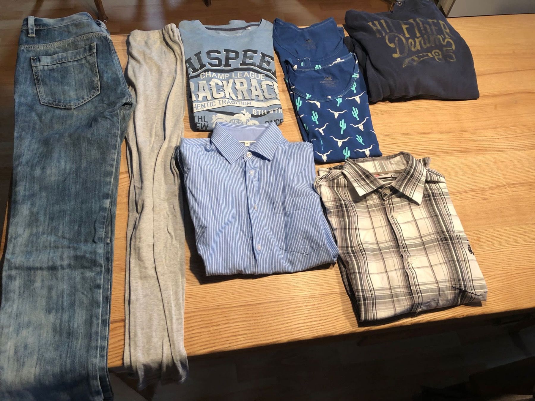 Lotti & Set di vestiti: 8-teiliges Knabenpaket 152-164 – Usato da Röschenz venduto da Tashroal
