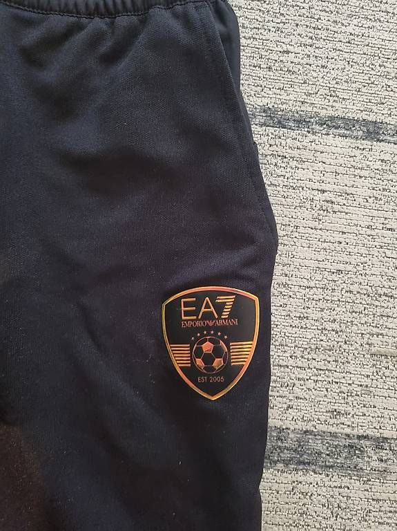 Pantaloni: Emporio Armani Trainingshose – Usato da Dottikon venduto da damianolucia98 1