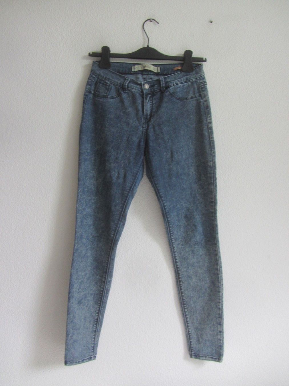 Zara Jeans: ZARA - Jeggings dunkelblau 36 – D'occasion à Zürich par Diazaio