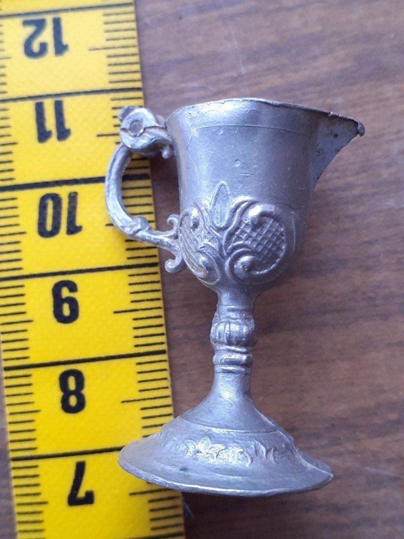 Figuren: Kelch sakrales Objekt Zinn antik – Gebraucht aus Mörschwil von antiksalon 4