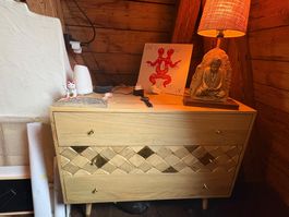 Kommode aus Holz im Vintagestil
