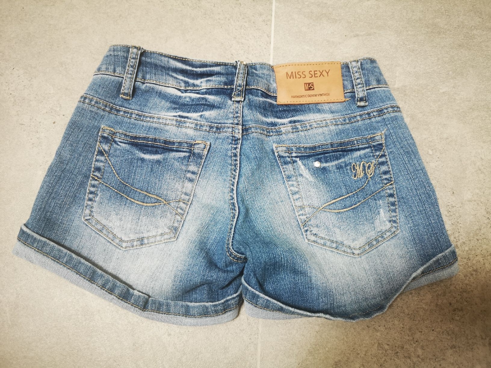 Jeans: Pantaloncini jeans taglia 34 – Nuovo (secondo la descrizione) da Lostallo venduto da cha_lx5j 1