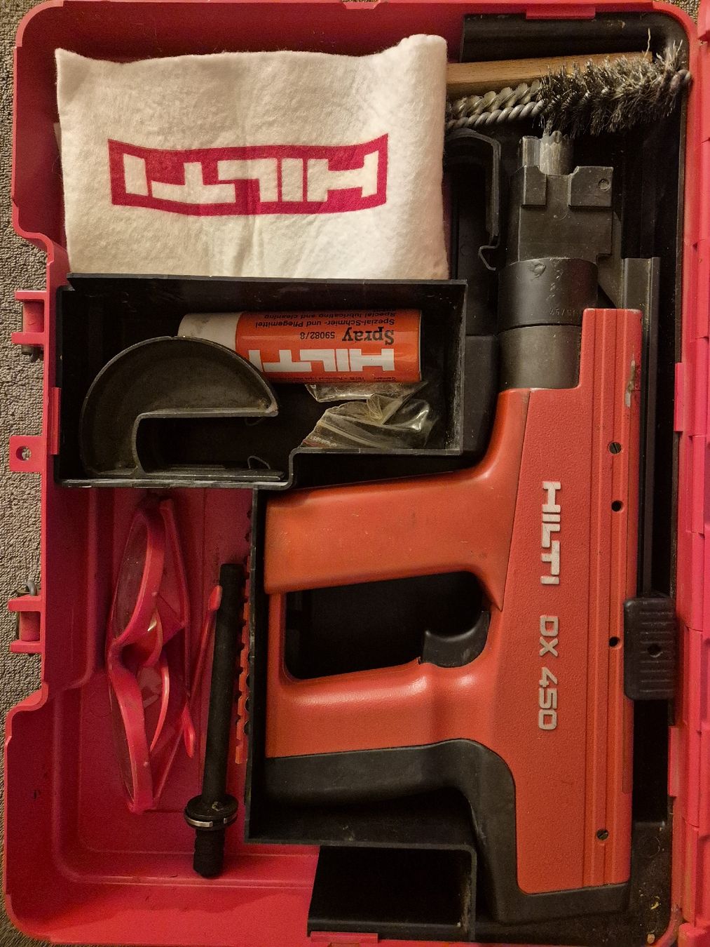 Hilti Tutti gli attrezzi: Hilti DX 450 Nagelpistole mit vielen Nägel – Usato da Niederwil SO venduto da Albatros59