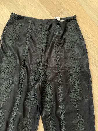 ZARA Hose Gr. M 38 schwarz Damen neuwertig tolles Muster