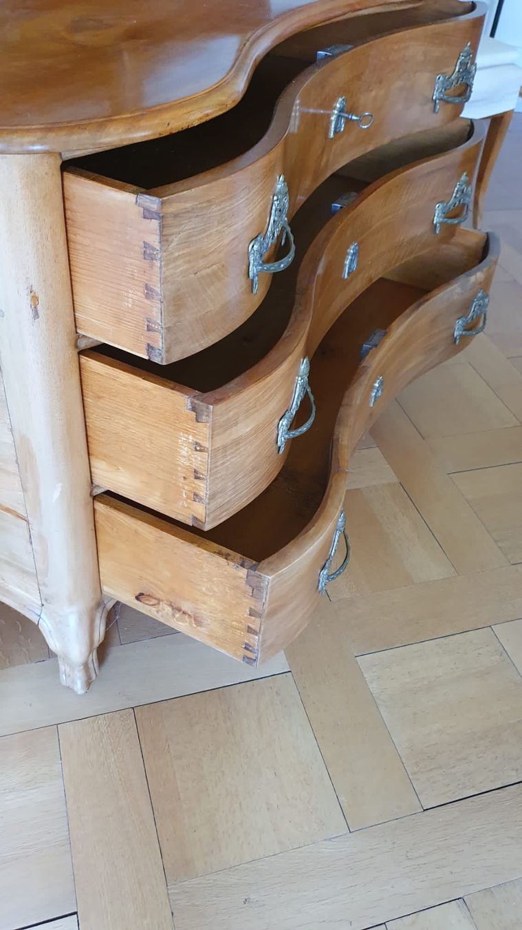 Cassettiere: ANTIKE WELLEN KOMMODE MIT AUFSATZ(VITRINE) – Usato da Dietikon venduto da brocki-eyra 6