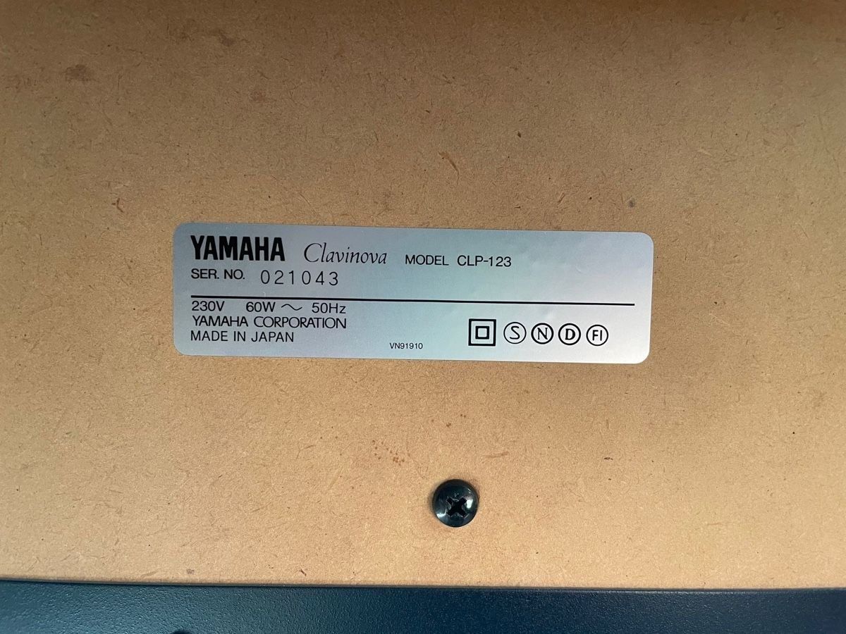 Yamaha Strumenti musicali: Yamaha Clavinova CLP 123 – Usato da Zürich venduto da superfecoo 4