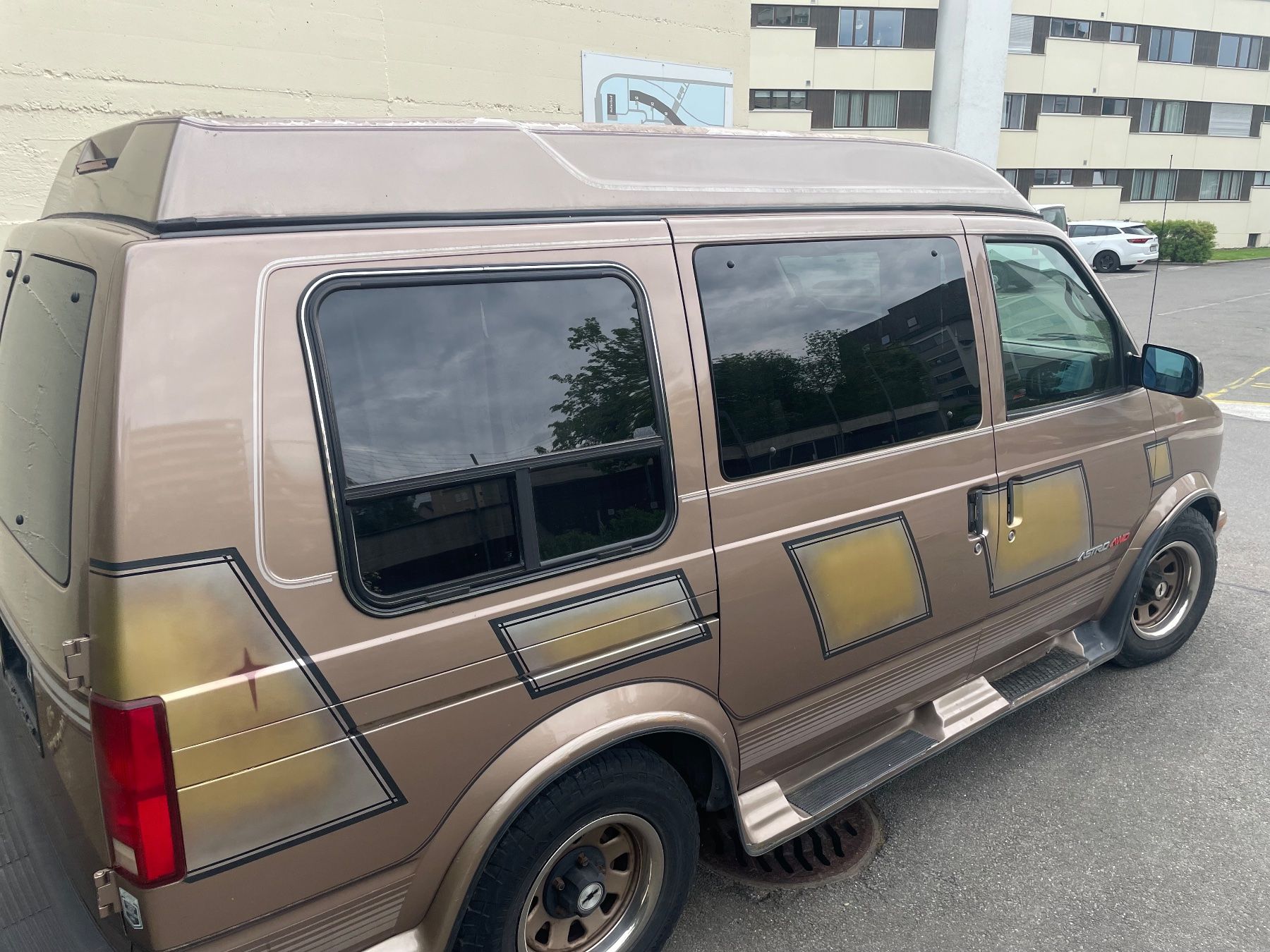 Chevrolet Automobili: 1995 Classic Chevrolet Conversion Van – Usato da Steinhausen venduto da dsp_28hv 7