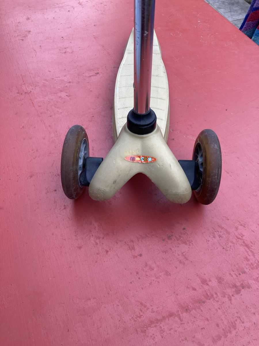 Micro Kickboard: Micro Mini-Scooter goldfarben – D'occasion à Riehen par jod_7vn2 1