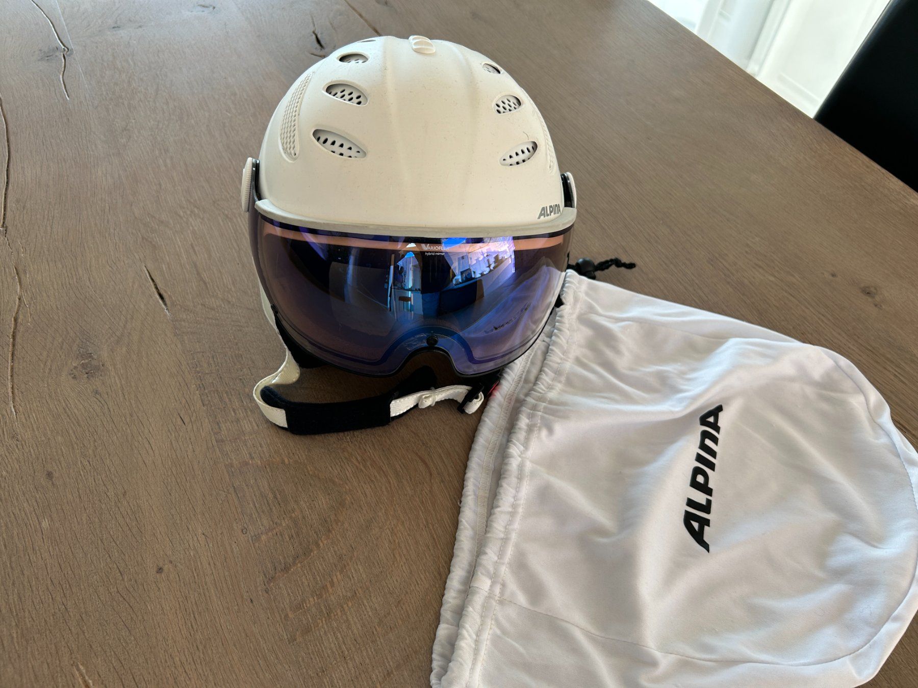 Alpina Casques: Skihelm mit Visier Grösse 52-54 – D'occasion à Auw par Chris19767 1