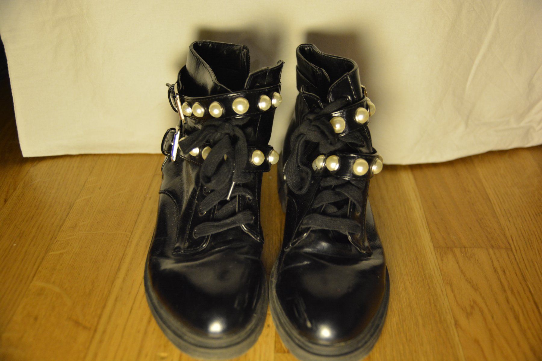 Zara Scarpe da donna: Perlen Boots/Stiefel; Schwarz glänzend ("Lack Effekt") Nr.38 – Usato da Bern venduto da plant_nerd 7