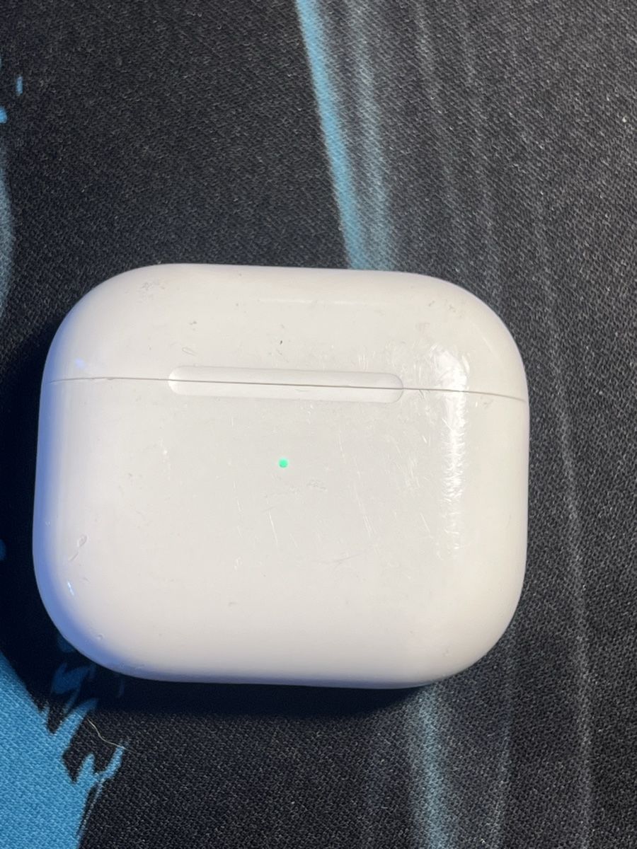 Chargements: AirPods Ladecase A2897 Original – D'occasion à Wädenswil par dai_2bcv