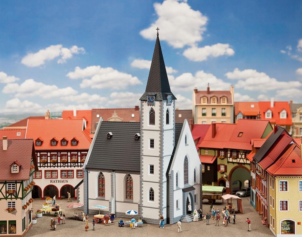 Faller Modellini di ferrovie: Faller 130490 Kleinstadtkirche H0 – Nuovo e nell'imballaggio originale da Wollerau venduto da saymon_eggler