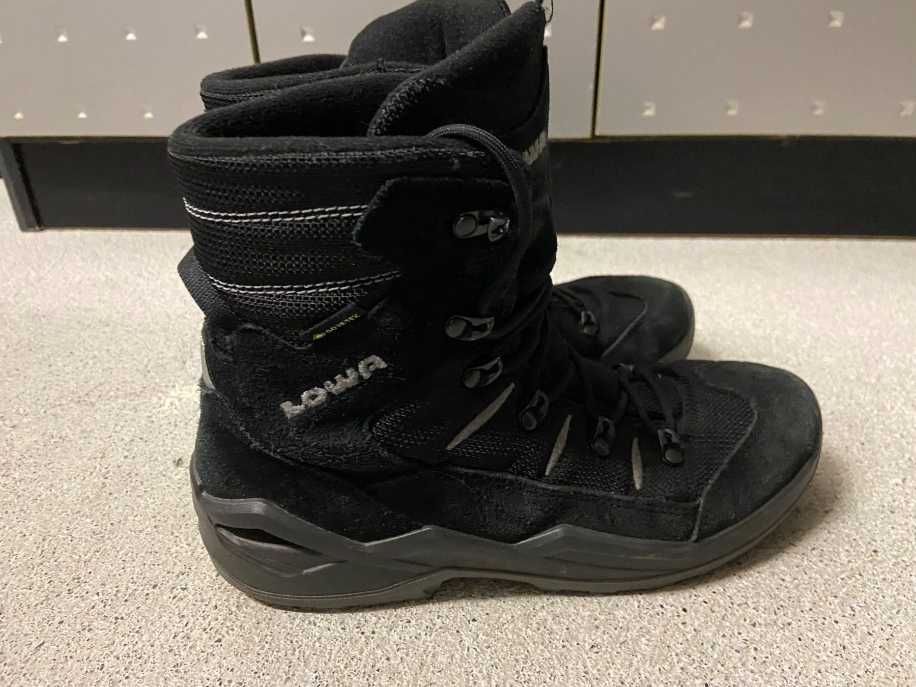 Lowa Chaussures garçon: Winterstiefel Lowa – D'occasion à Wilen (Sarnen) par Jeffsy