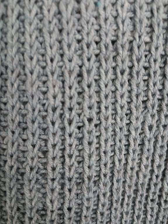 Maglioni & Felpe: Kuscheliger Pullover und Mütze neu – Usato da Arlesheim venduto da edmss 1