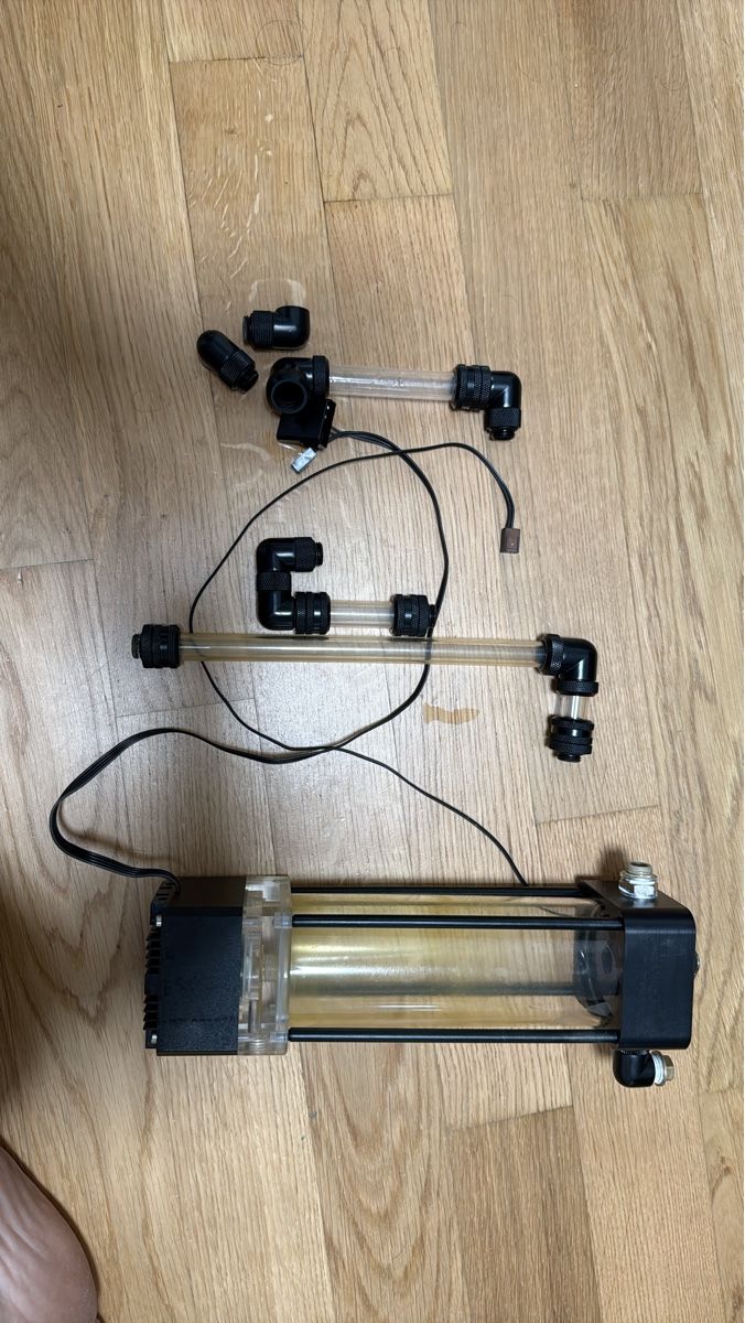 Gehäuse: Water Cooling Reservoir with Accessories – Gebraucht aus Glattbrugg von vis_rsz8