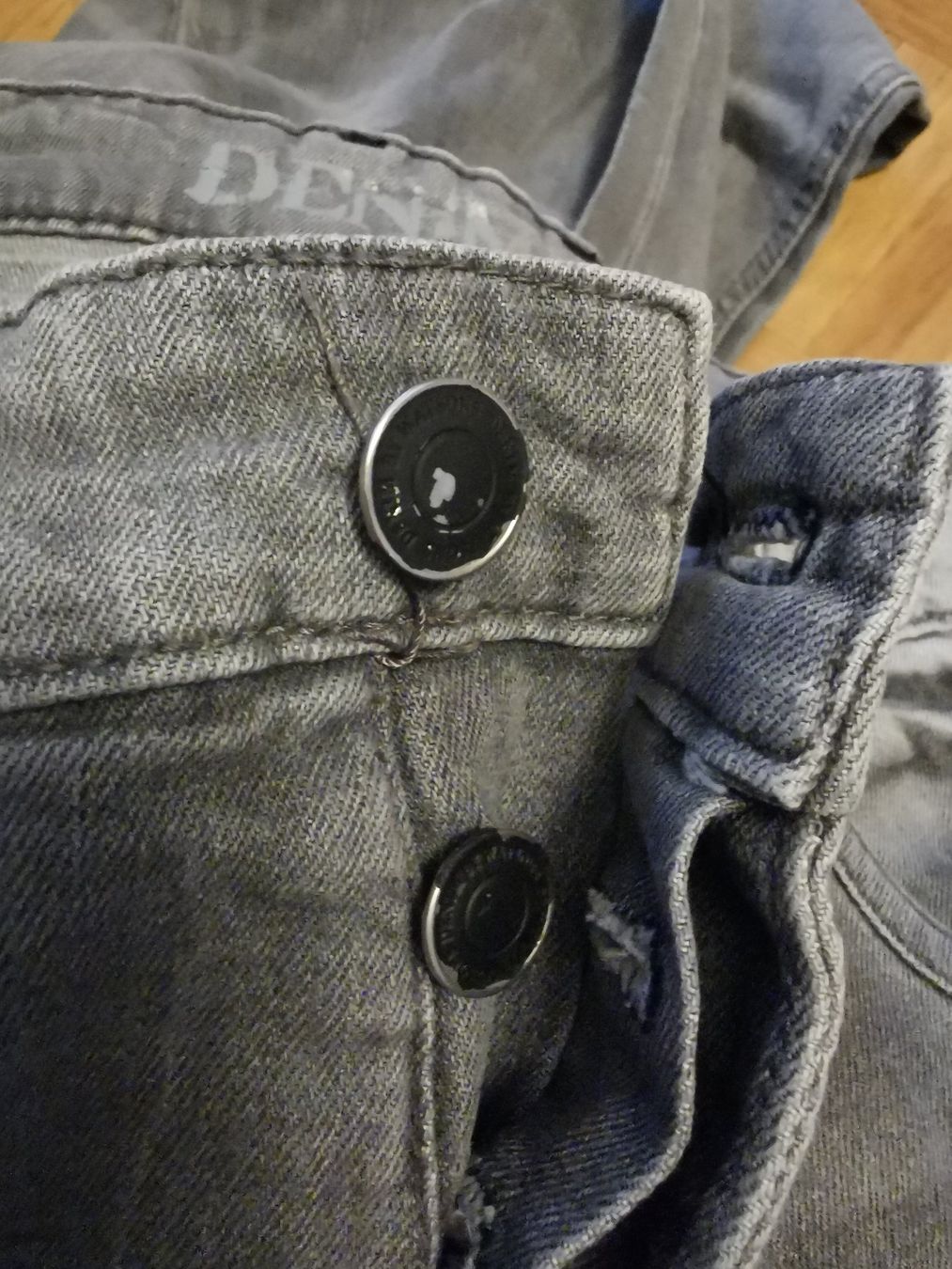 Jeans: 2 Jeans Gr. 31/33 – Usato da Basel venduto da Roundtrip 5