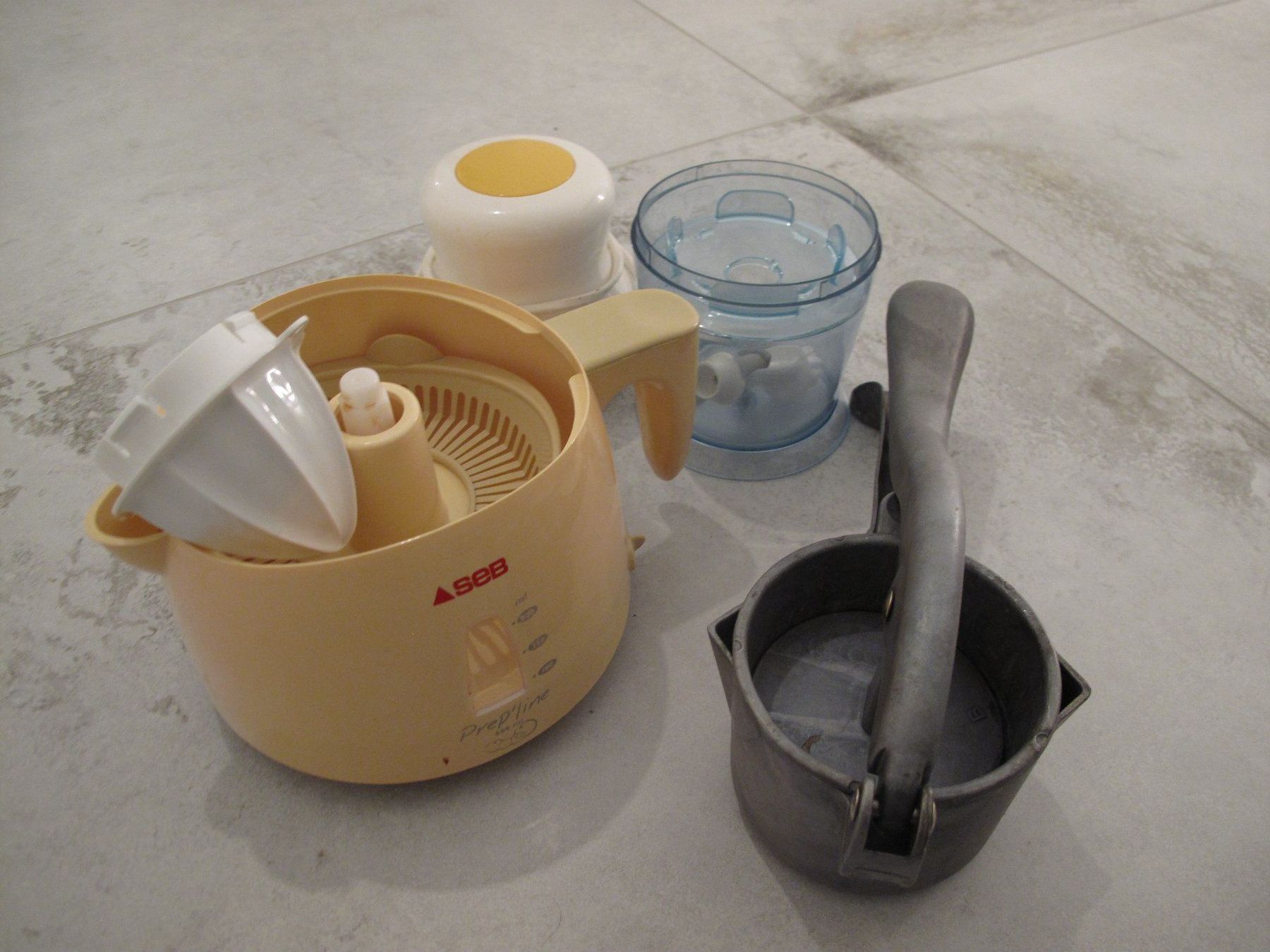 Elettrodomestici da cucina: lot petit electromenager – Usato da lossy venduto da katz_fr