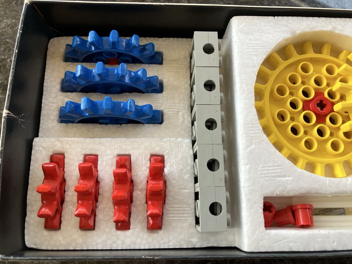 Lego Jeux de construction: Lego System Set 802 Zahnräder Sortiment mit Karton – D'occasion à Willisau par son_lq7g 4