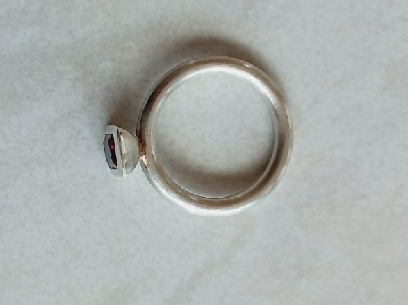 Ringe: Dureco Silber Fingerring mit Granat Stein. G57 – Neu und originalverpackt aus Winistorf von acreativ 1