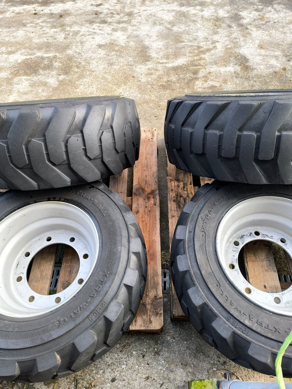 Manitou Caricatori: 4 Kompletträder Manitou 625 – Usato da Cham venduto da uwida
