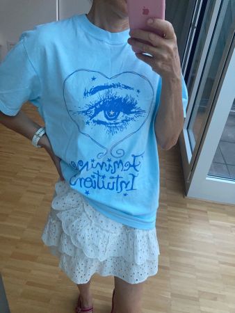Olivia Rodrigo oversized tee