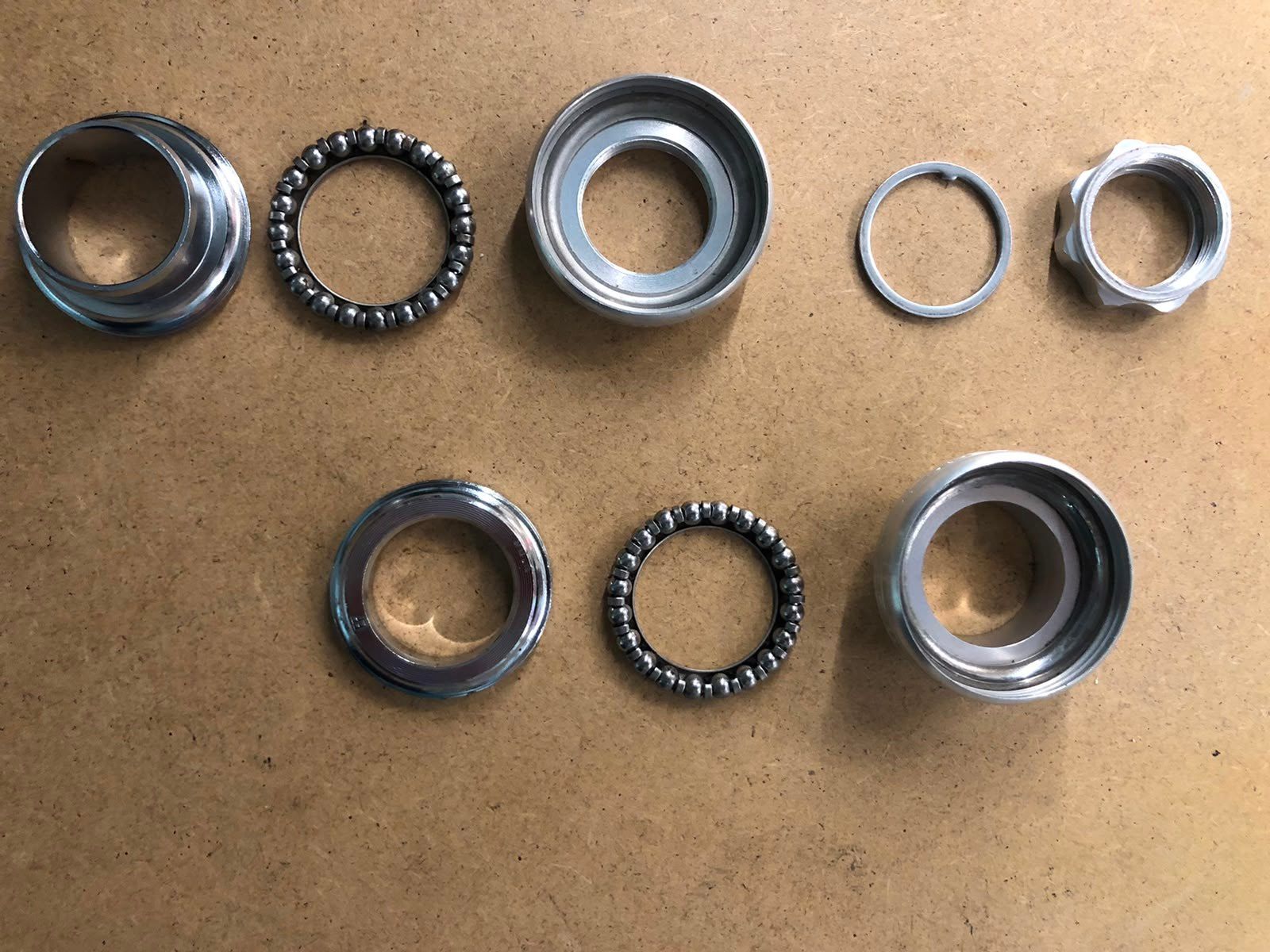 Shimano Pezzi di ricambio: Steuersatz Shimano 600EX Arabesque HP-6200 – Usato da Zürich venduto da Pat_ina 1