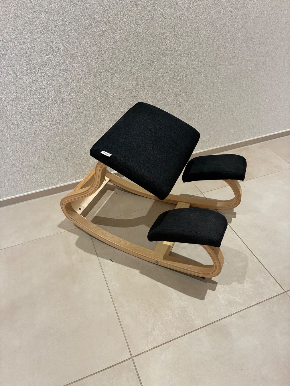 Sedie: Ergonimischer Kniestuhl – Usato da Zürich venduto da Pluviie 1