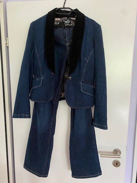 Dolce & Gabbana Anzüge & Kostüme: D&G Dolge & Gabbana Denim Anzug – Gebraucht aus Küssnacht von Flowerlady