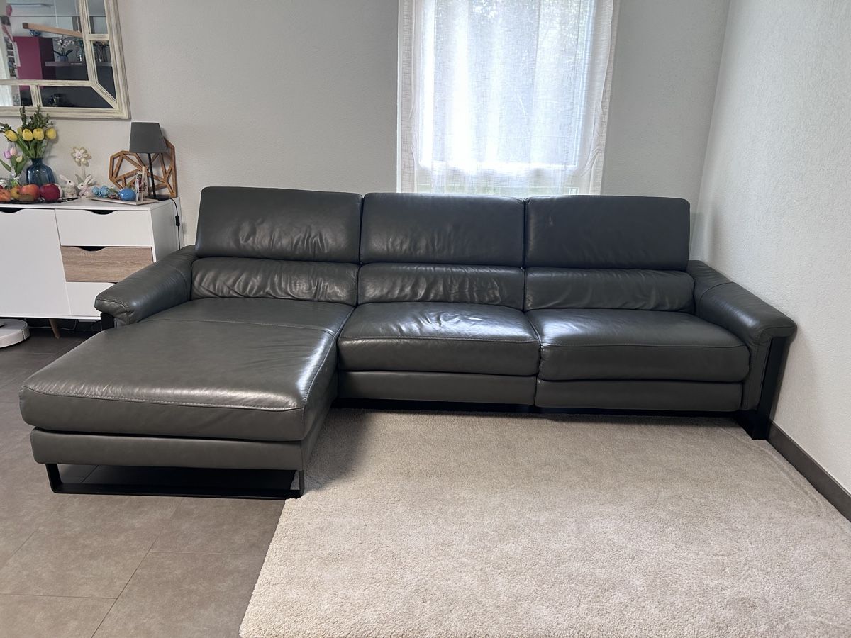 Sofas: Canapé cuir natuzzi avec siège électrique – D'occasion à Fleurier par Somnium_wtch