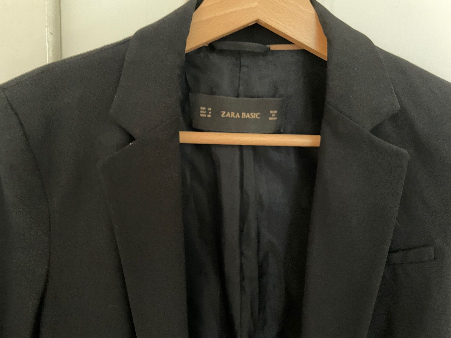 Zara Giacche: Blazer Zara Schwarz – Usato da Bern venduto da Triici