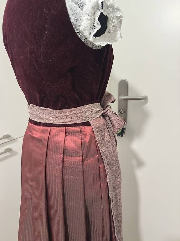 Robes: Dirndl Rot Samt Edelnice 36 – D'occasion à Zürich par zueri_c 3