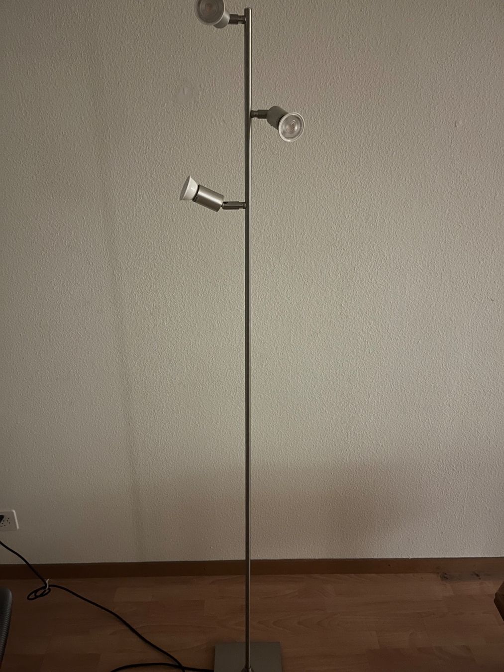 Lampade: Stehlampe Metall mit drei Spots – Usato da Trimbach venduto da ClaudioM03