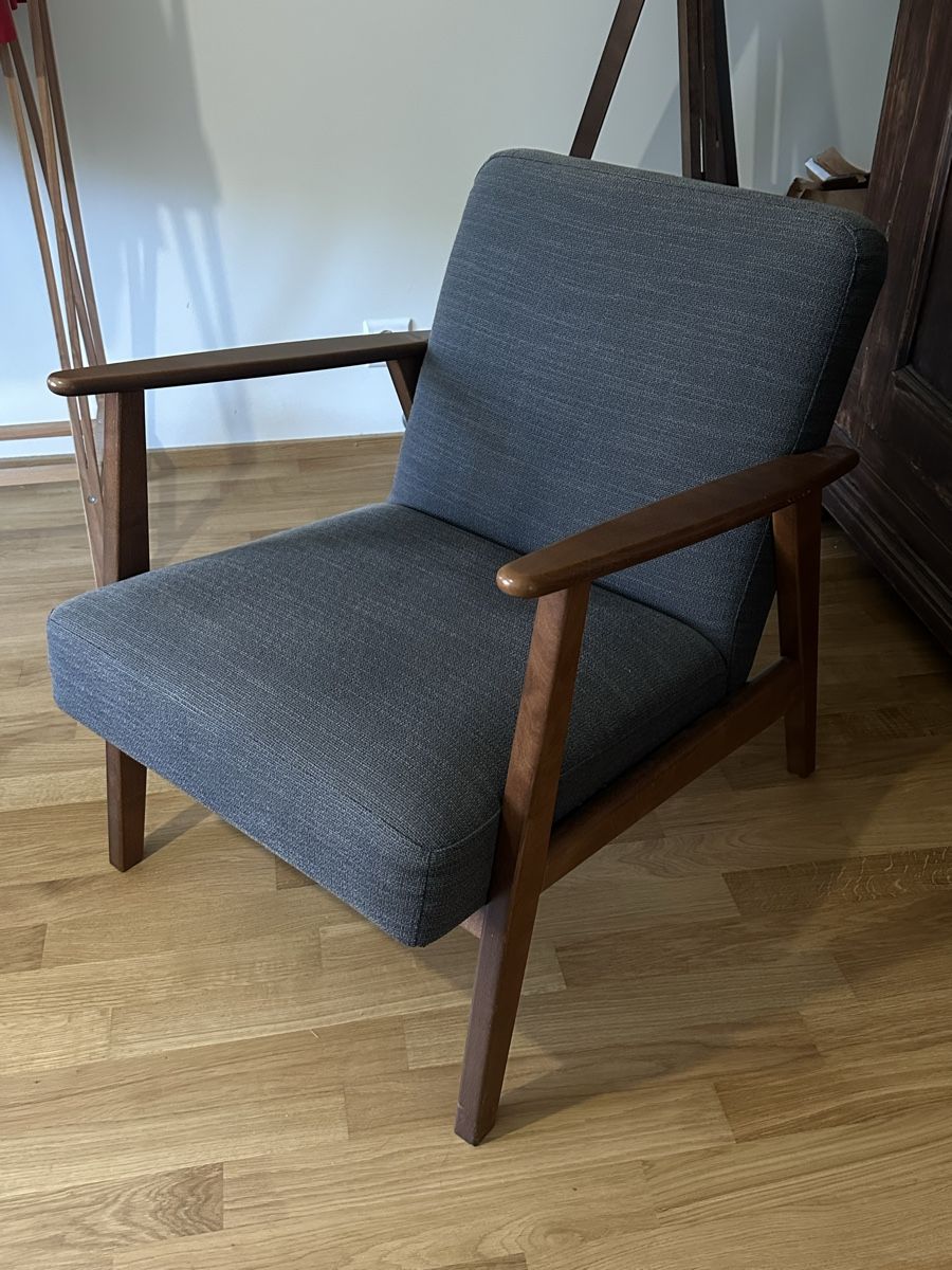Ikea Fauteuils: Ikea Sessel, Dunkelgrau/Eiche – D'occasion à Binningen par gal_cbz7