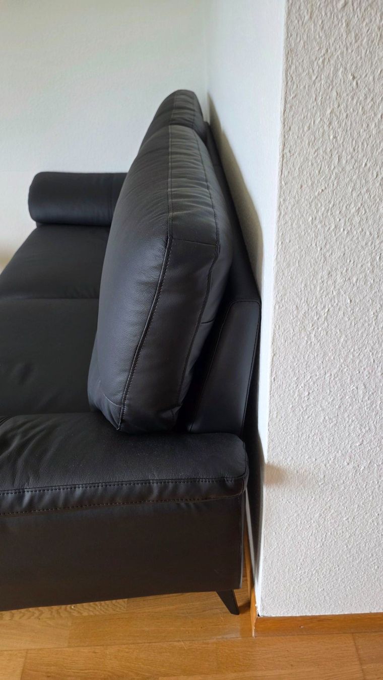 Conforama Divani: Zweisitzer Ledercouch Breite 1.66 m – Nuovo e nell'imballaggio originale da Dübendorf venduto da Jolenia 4
