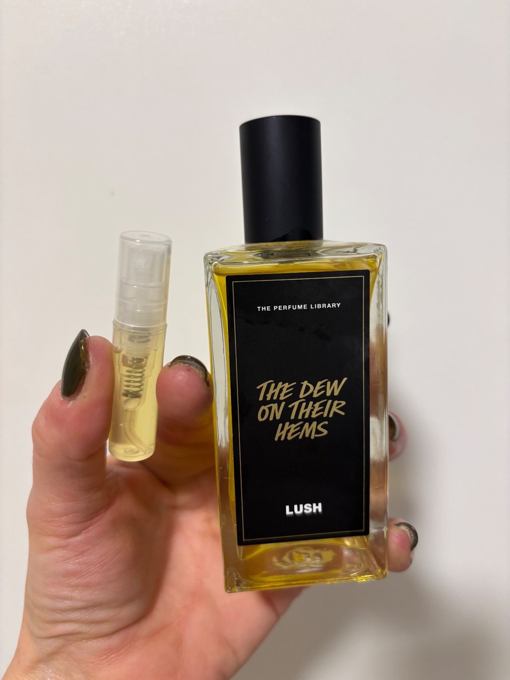 Lush Profumi & Eau de Toilette: Lush The Dew on Their Hems Eau de Parfum - Duftprobe - 2 ml – Usato da Zürich venduto da deruja