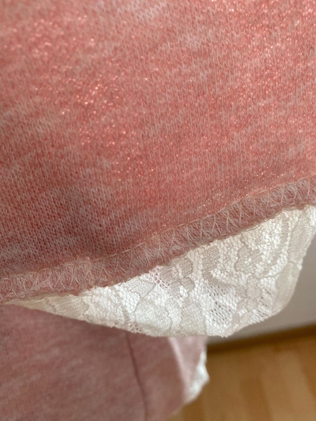 Pulls & Sweat-shirts: Sweatshirt mit Spitze rosa Gr S – D'occasion à Schönenberg ZH par Pfupfli1 2