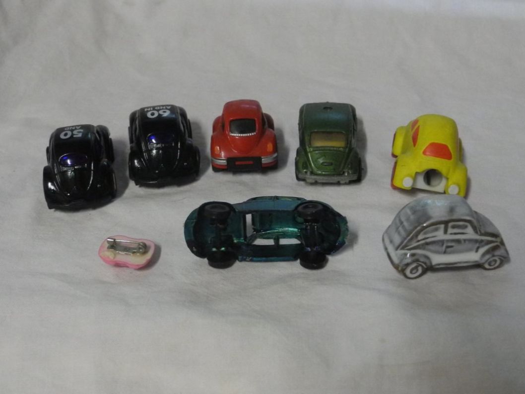 Volkswagen Modellini d'auto: KONVOLUT:  VW KÄFER  COCCINELLE  SPITZER  BROSCHE CORGI JUN. – Usato da Gurtnellen venduto da Murmeli99 1